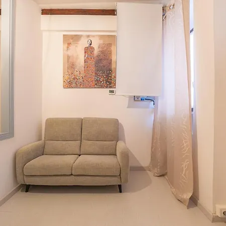 Juliet's Paradise House Апартаменты *